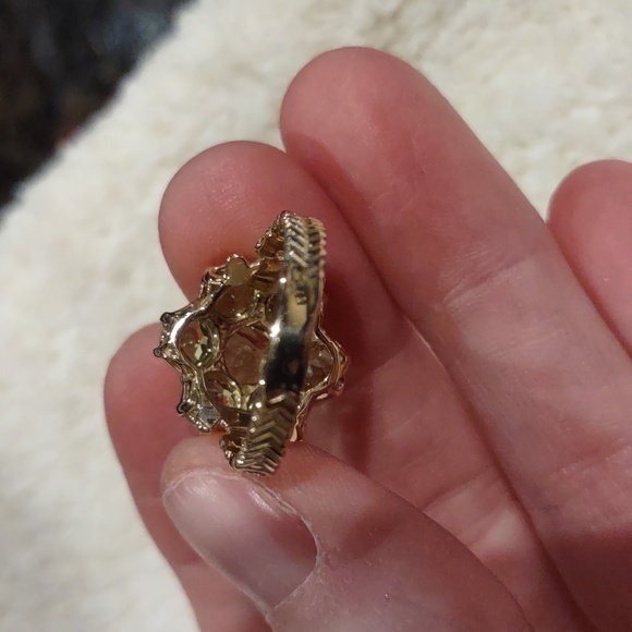 Peridot ring set in 10kt yellow gold - Picture 12 of 12